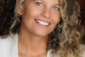 Eve Hogan – Author